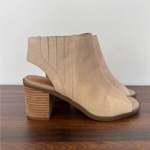 Lucky Brand Women’s Beige Open-Toe Block Heel Booties